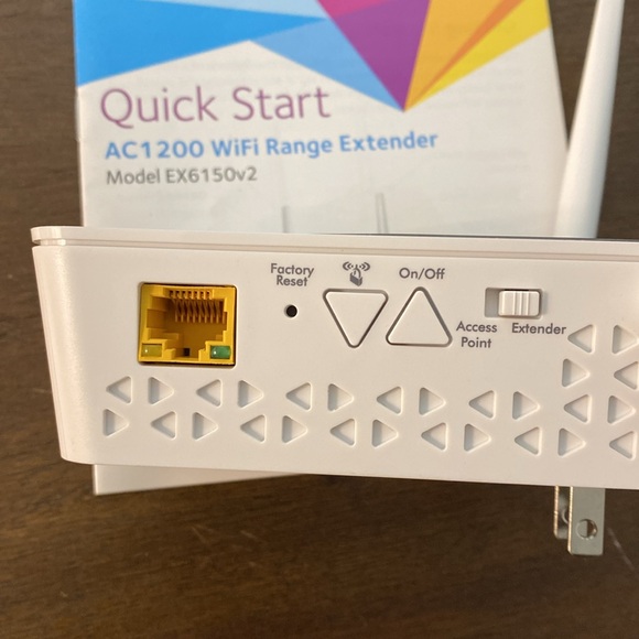 Netgear AC1200 Wi-Fi Range Extender Model: EX6150v2 with Quick Start Guide - Picture 3 of 4